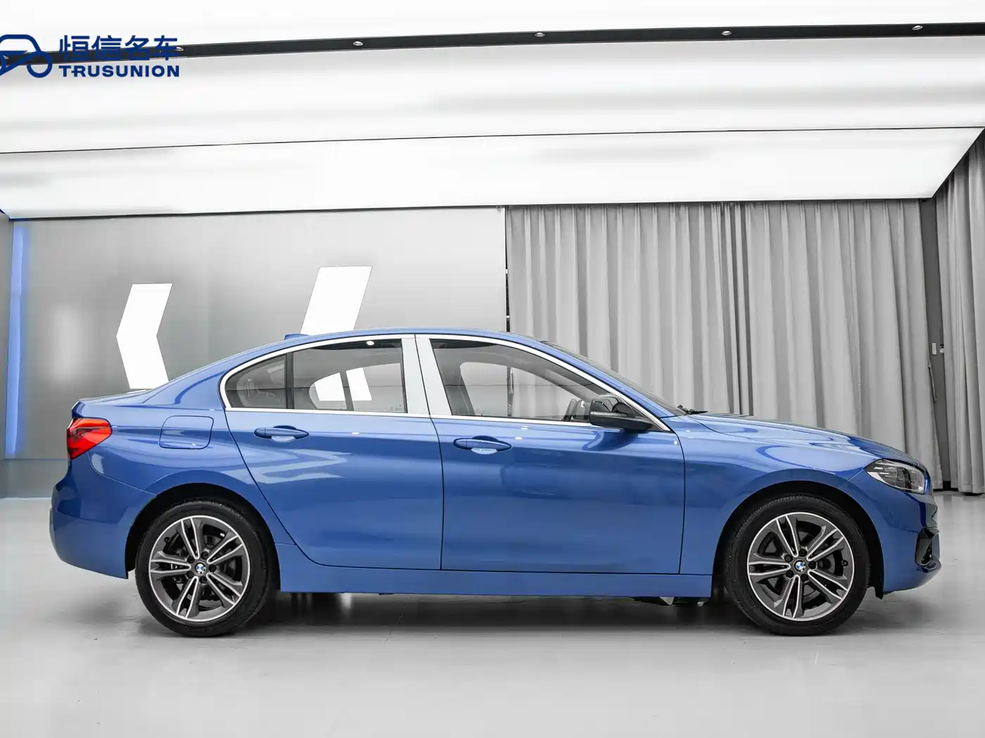 BMW 1 Series 2017 118i Sport фото 7