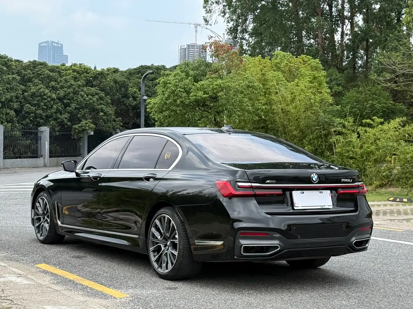 BMW 7 Series 2019 750Li xDrive V8 M Sport Package фото 13