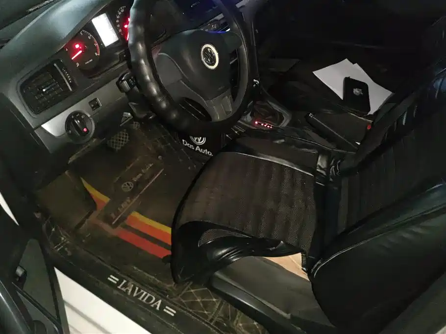Volkswagen Lavida 2013 1.6L Automatic Trend Edition фото 9