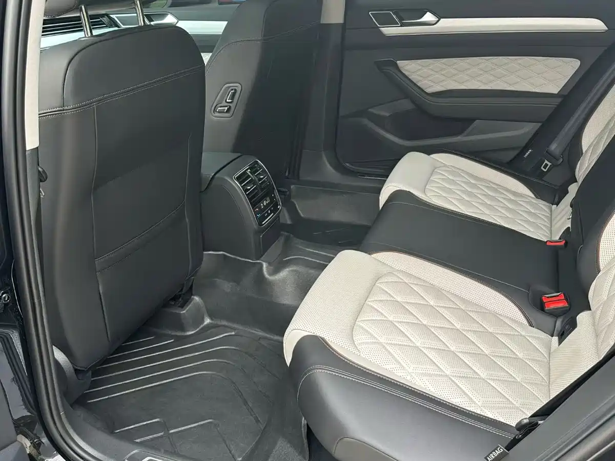 Volkswagen Magotan 2025 Facelift Public Edition 330TSI DSG Luxury фото 5