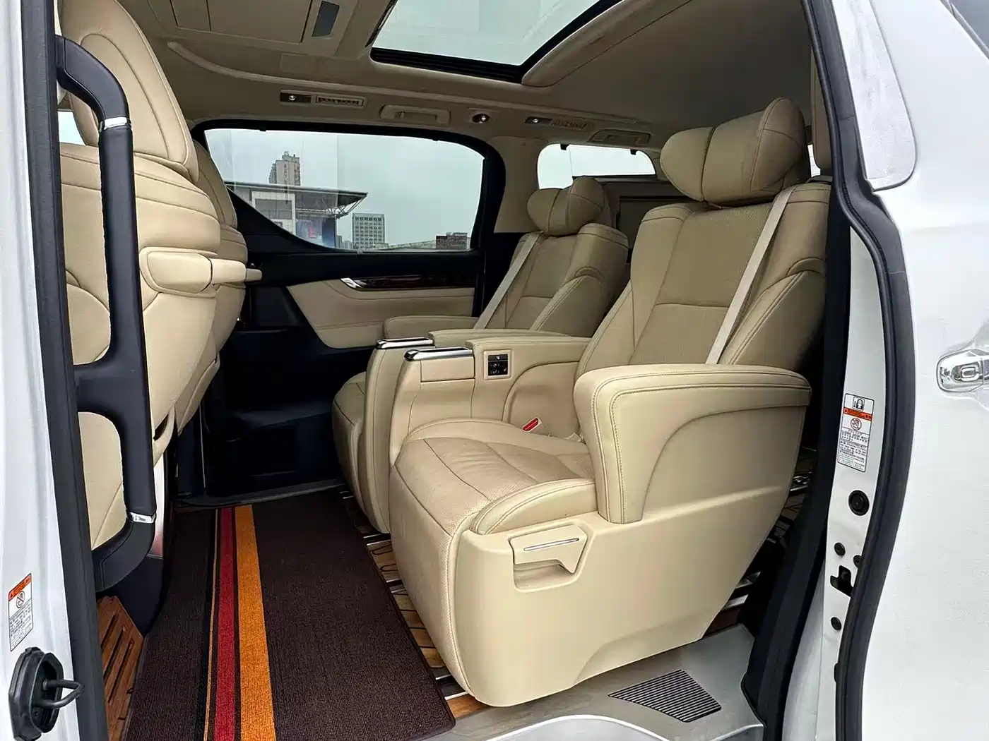 Toyota Alphard 2021 Hybrid 2.5L Luxury фото 11