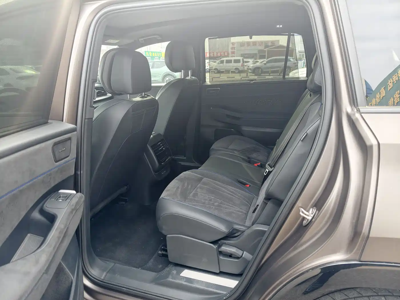 Volkswagen Teramont 2025 Teramont Pro 450TSI 4WD Summit Edition фото 7