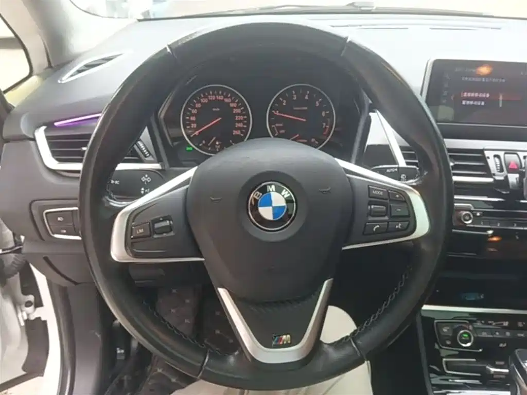 BMW 2 Series Touring 2016 218i Leading фото 11