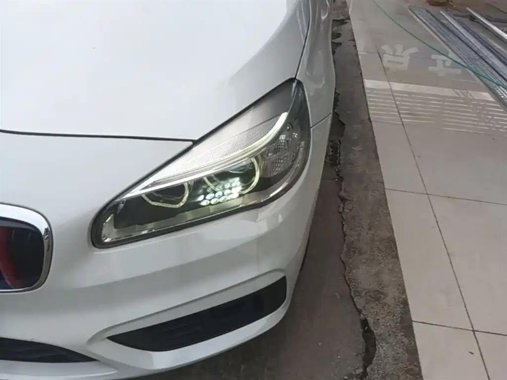 BMW 2 Series Touring 2016 218i Leading фото 24
