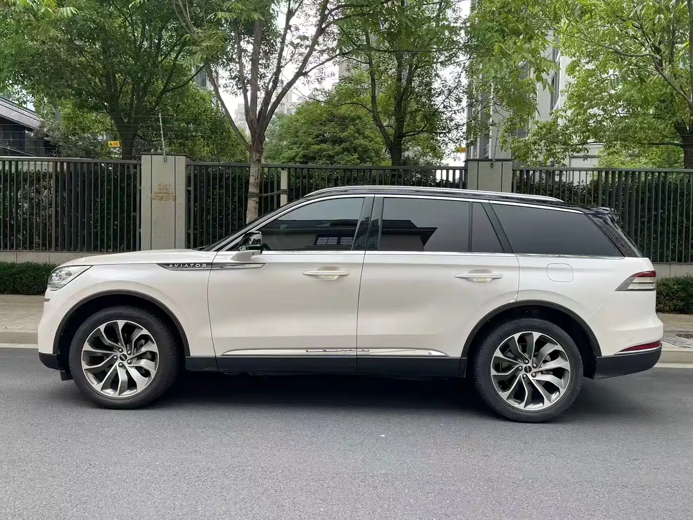 Lincoln Aviator 2020 3.0T V6 4WD Executive Edition фото 4