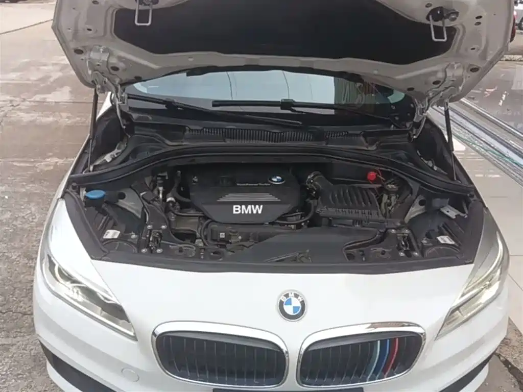 BMW 2 Series Touring 2016 218i Leading фото 20