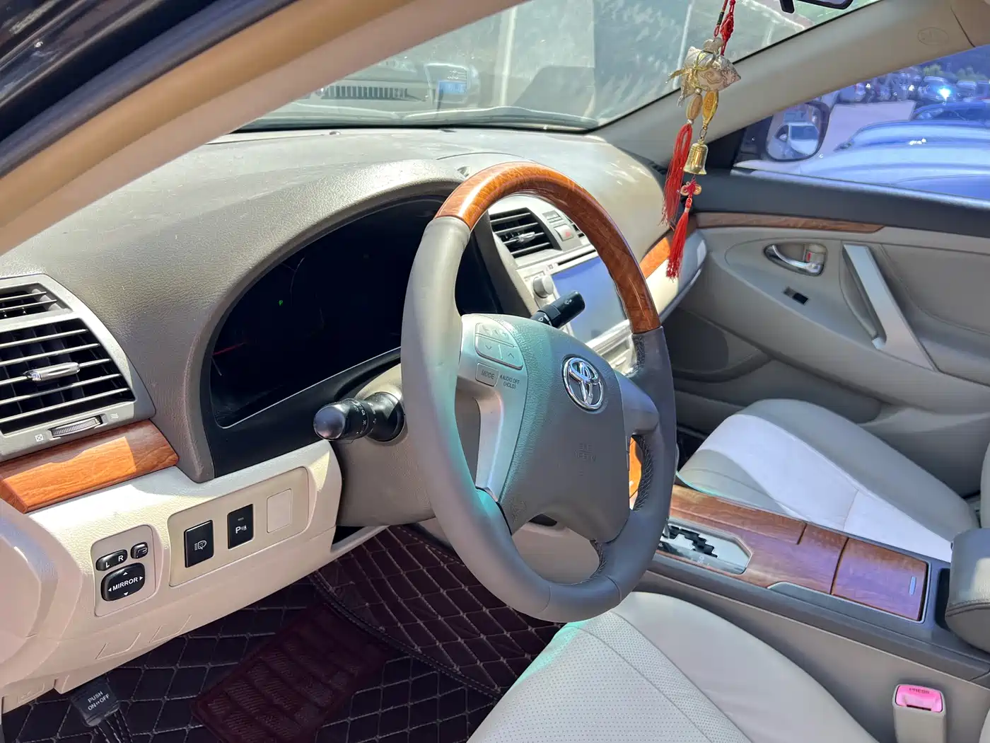 Toyota Camry 2011 240G Luxury Anniversary Edition фото 12