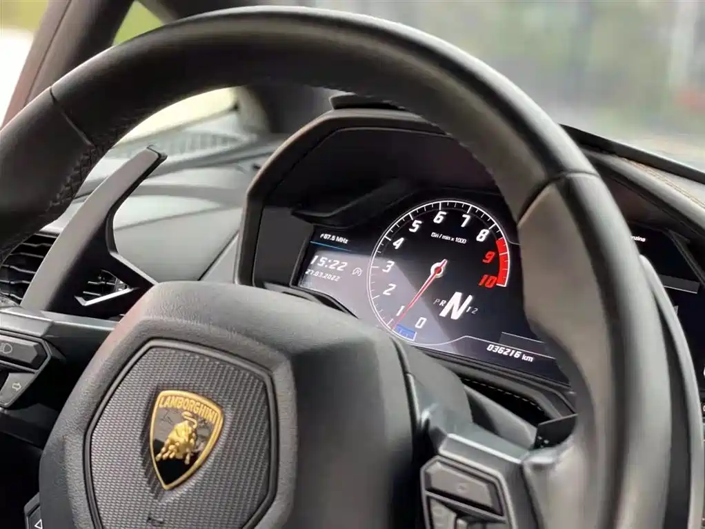 LAMBORGHINI HURACÁN