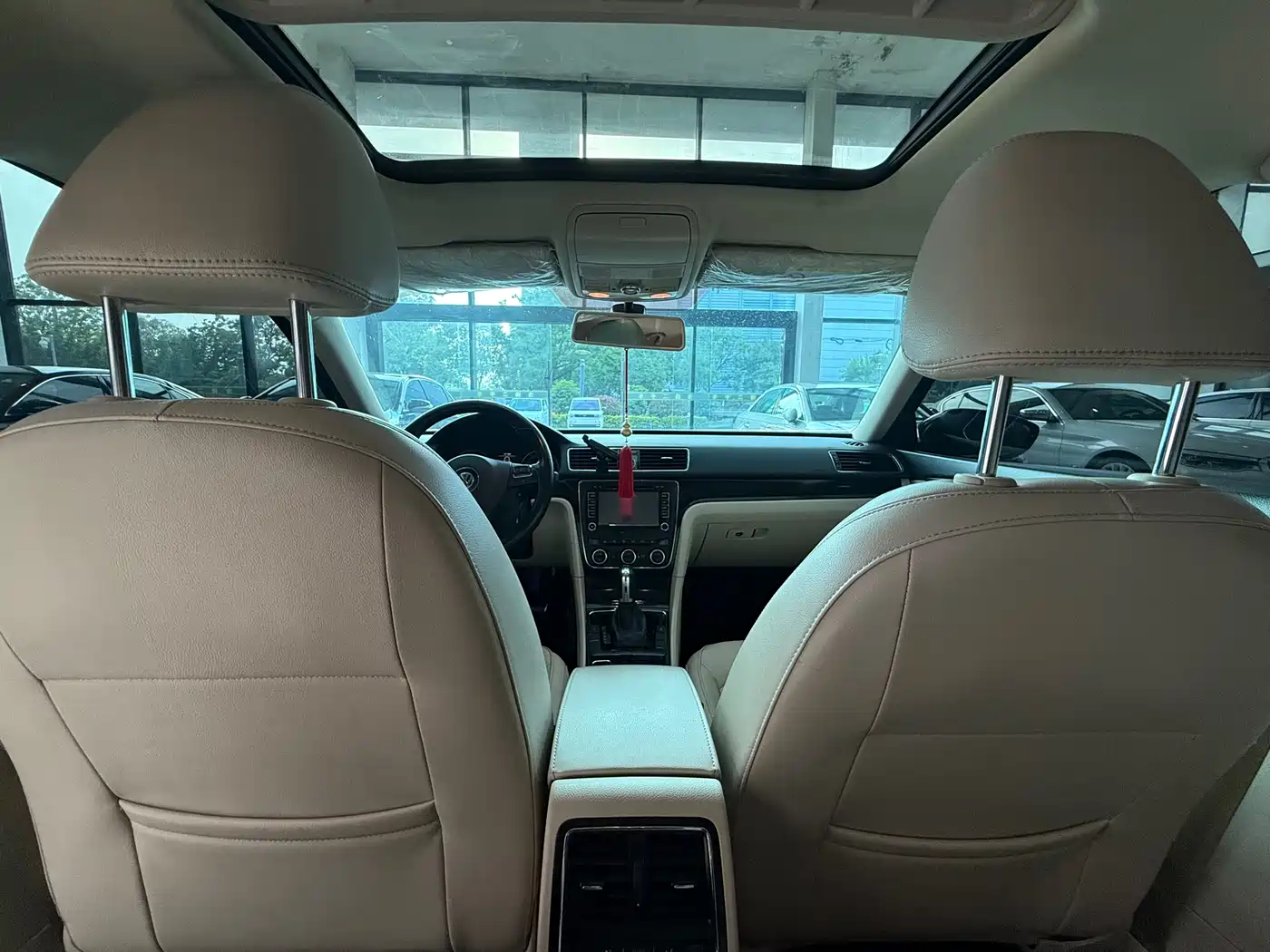 Volkswagen Passat 2014 1.8TSI DSG Luxury Edition фото 14