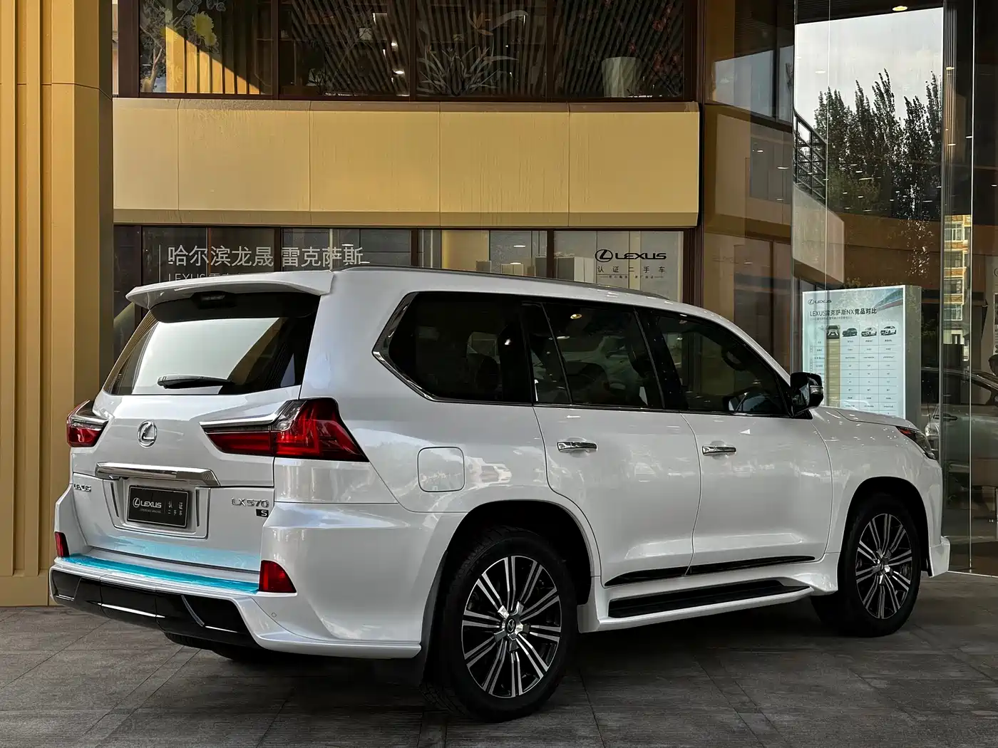 Lexus LX 2019 570 Peak Special Edition фото 4