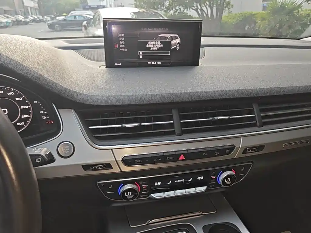 Фото 13 - Audi Q7