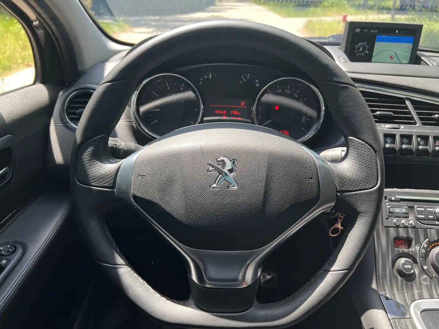 Peugeot 3008 2014 1.6THP Roland Garros Edition фото 10