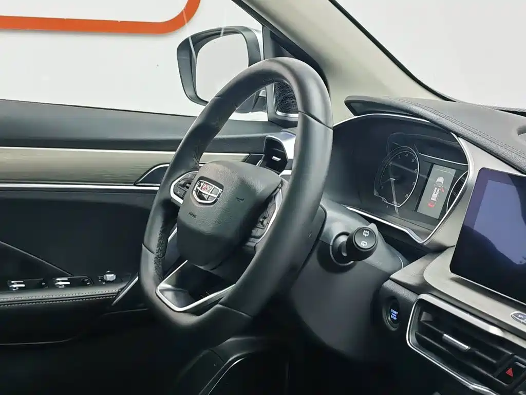 Фото 22 - Geely Binyue