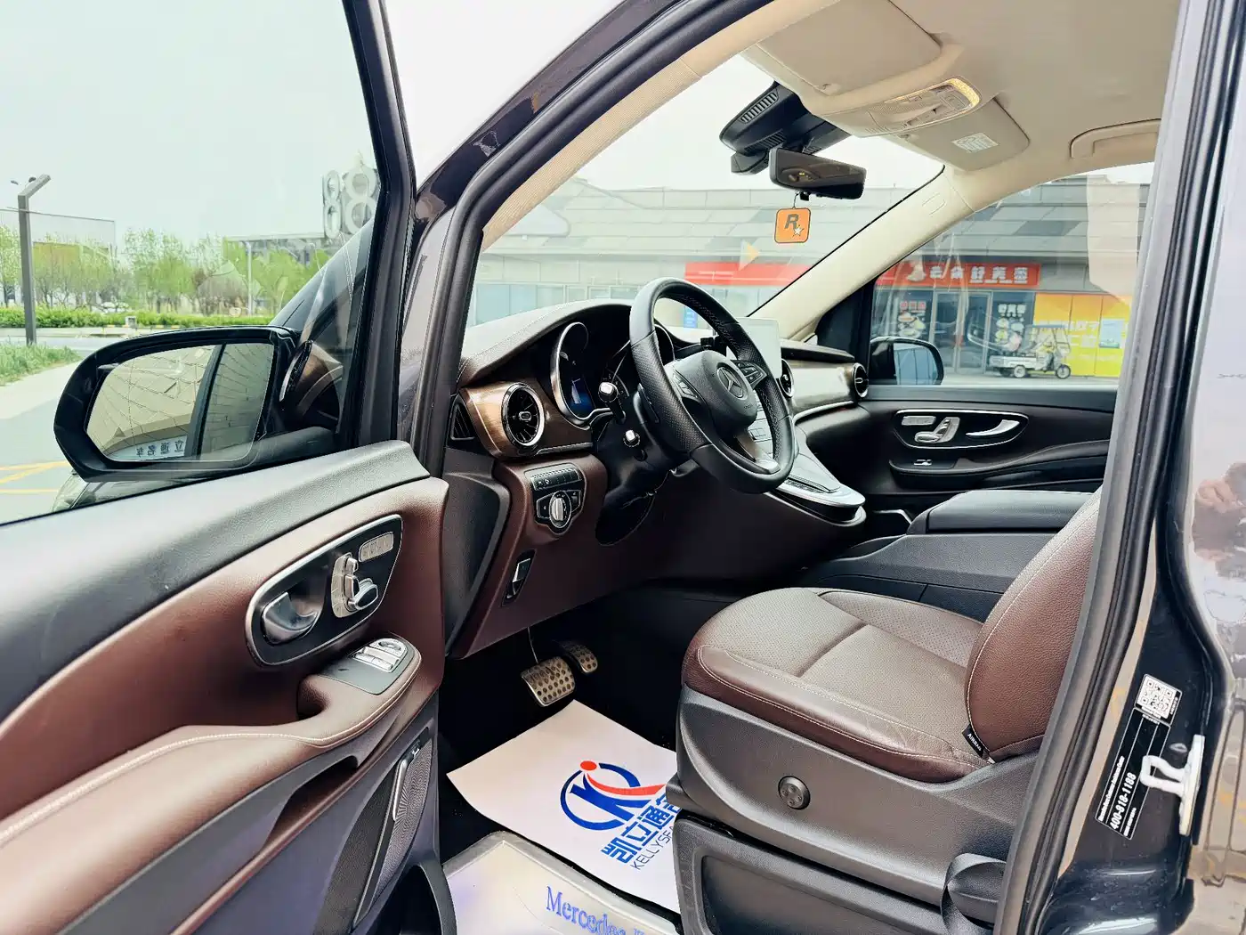 Mercedes-Benz V-Class 2021 V 260 L Long Wheelbase Luxury Edition фото 12