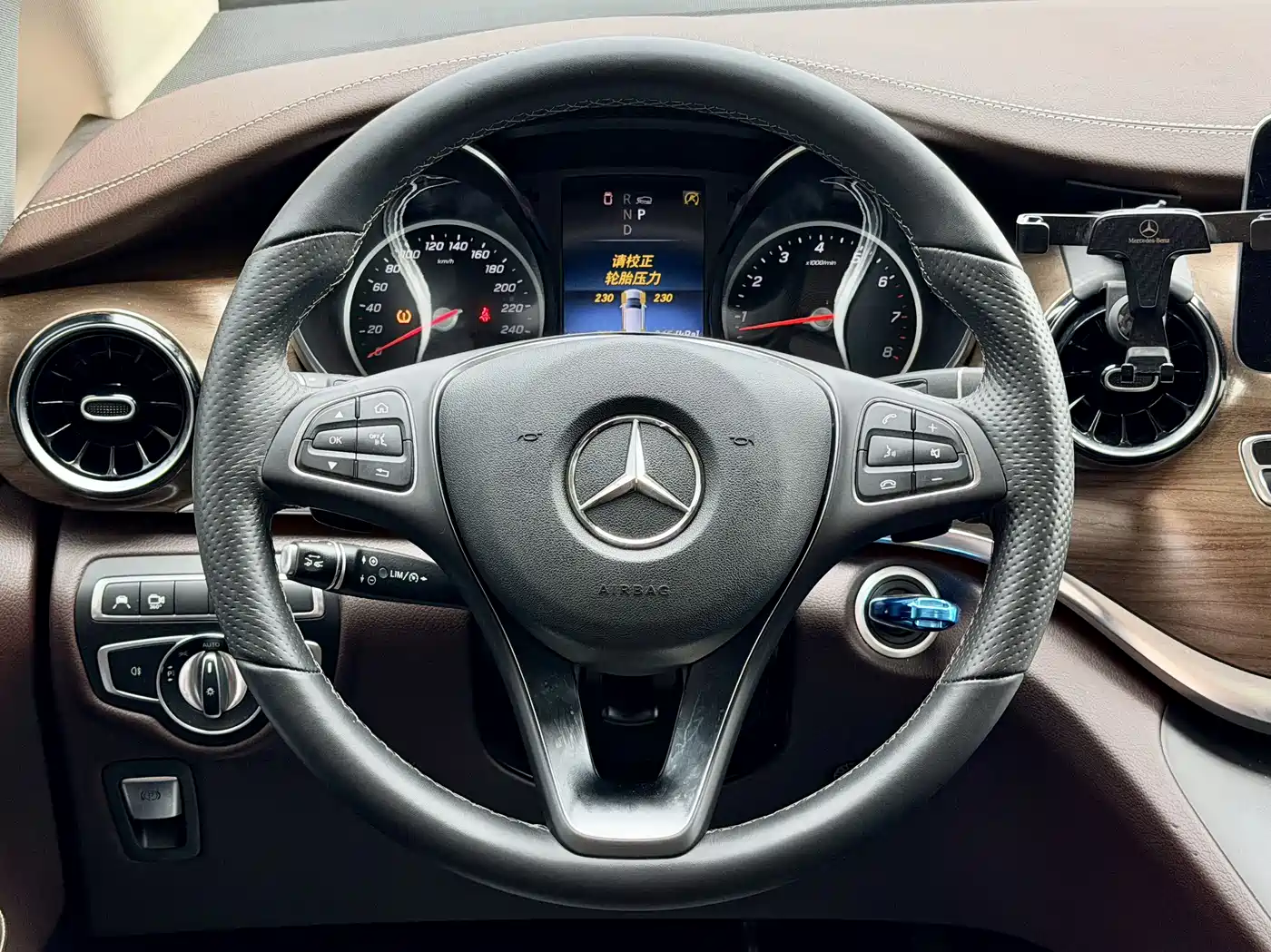 Mercedes-Benz V-Class 2021 V 260 L Long Wheelbase Luxury Edition фото 16