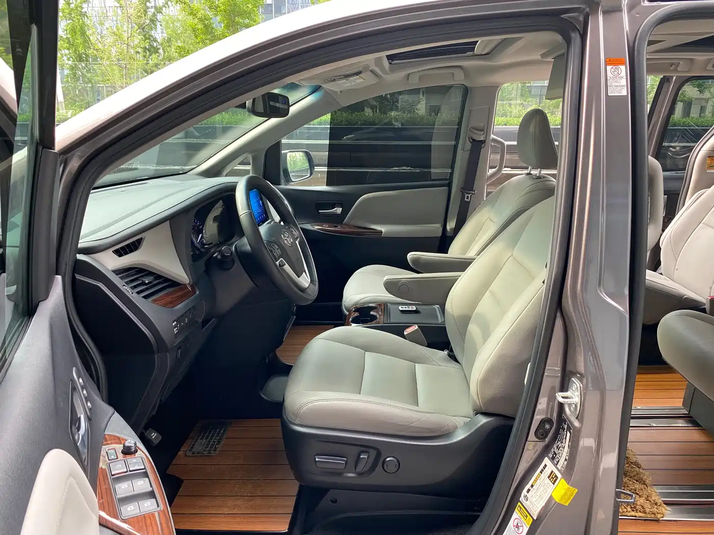 Toyota Sienna 2015 3.5L 4WD L фото 21