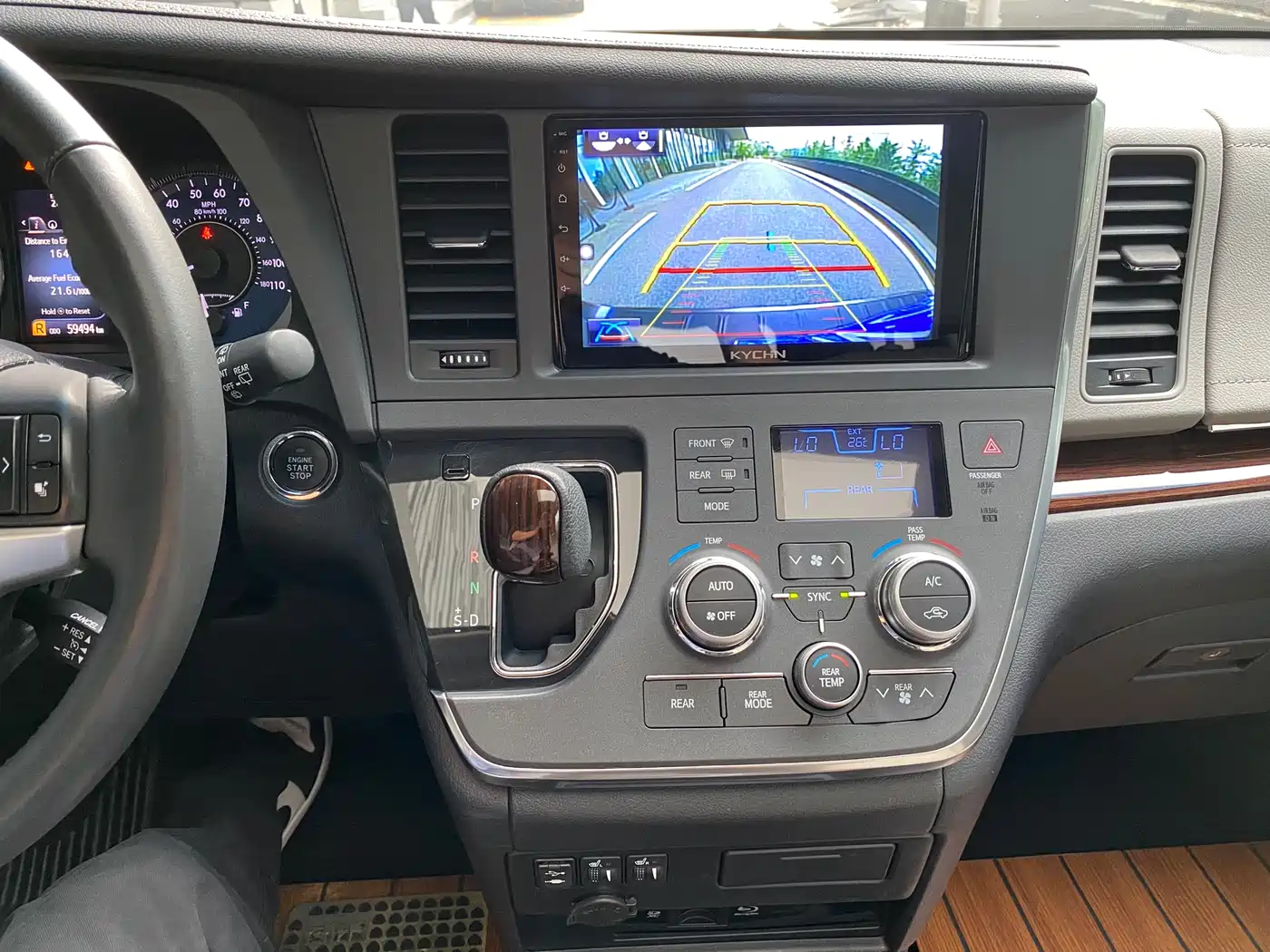 Toyota Sienna 2015 3.5L 4WD L фото 10