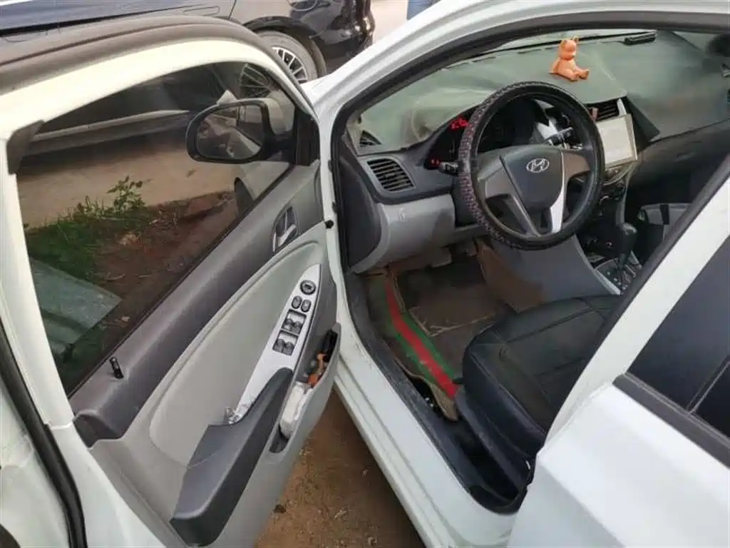 Hyundai Verna 2016 1.4L Automatic Smart GLS фото 13