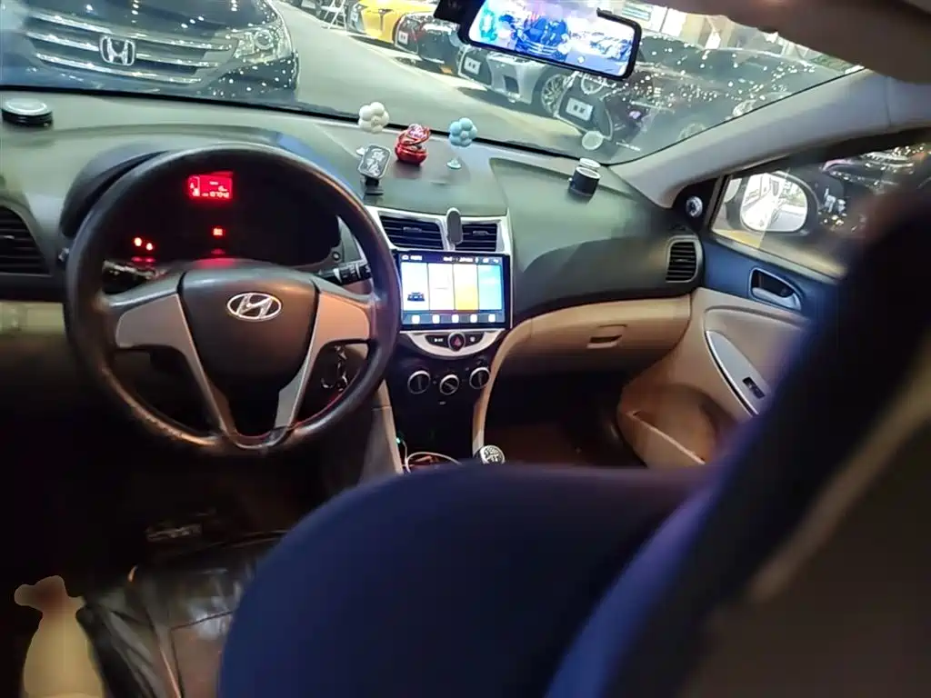 Hyundai Verna 2016 1.4L Manual Smart GLS фото 10