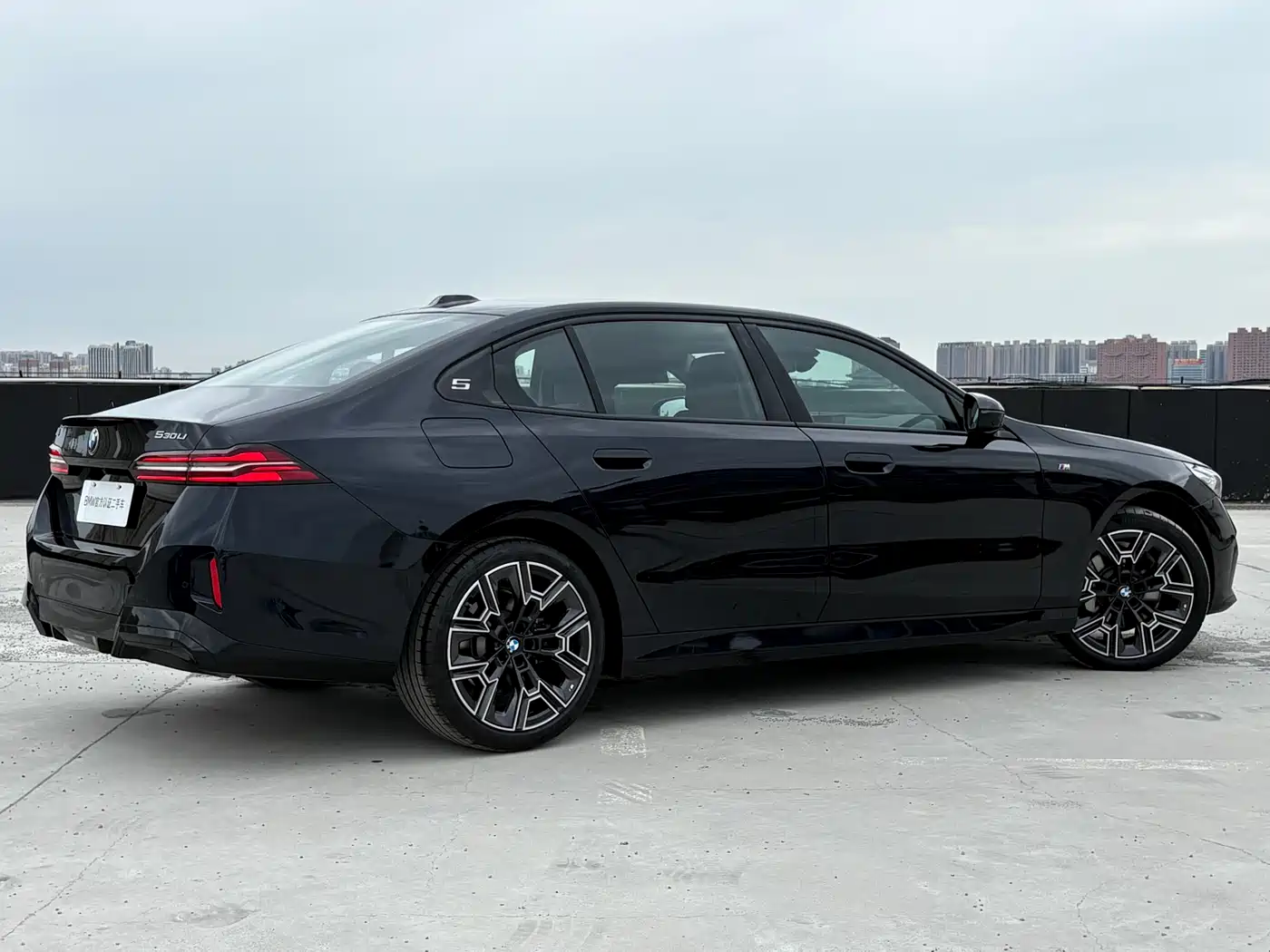 BMW 5 Series 2025 530Li Premium M Sport Package фото 16
