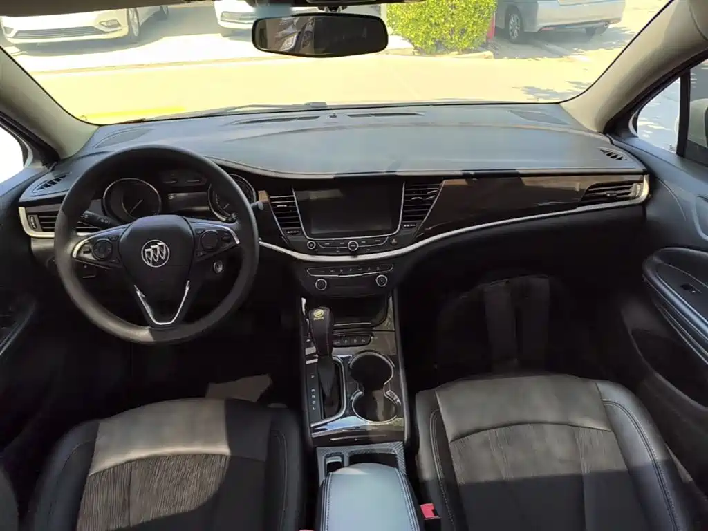 Buick Verano 2018 Sedan 20T Dual Clutch Leading фото 10