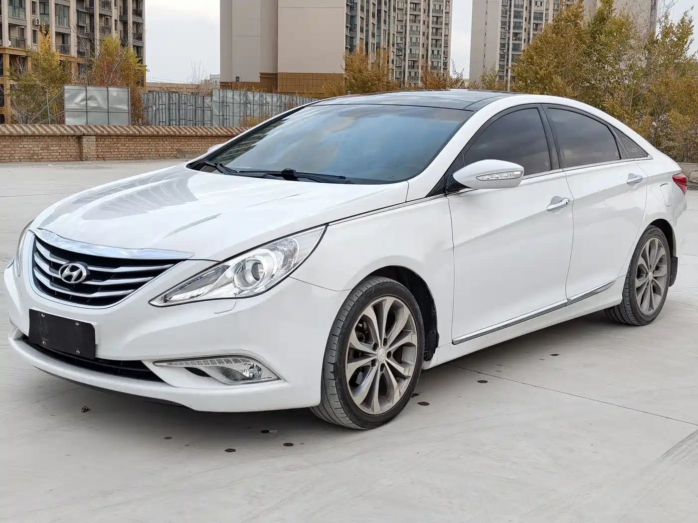 Hyundai Sonata 2014 2.4L Automatic Luxury Edition China IV
