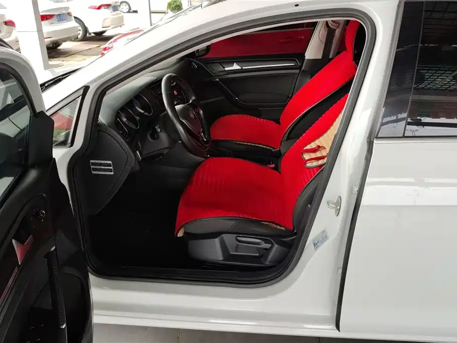 Volkswagen Golf 2016 230TSI Automatic Comfort фото 9