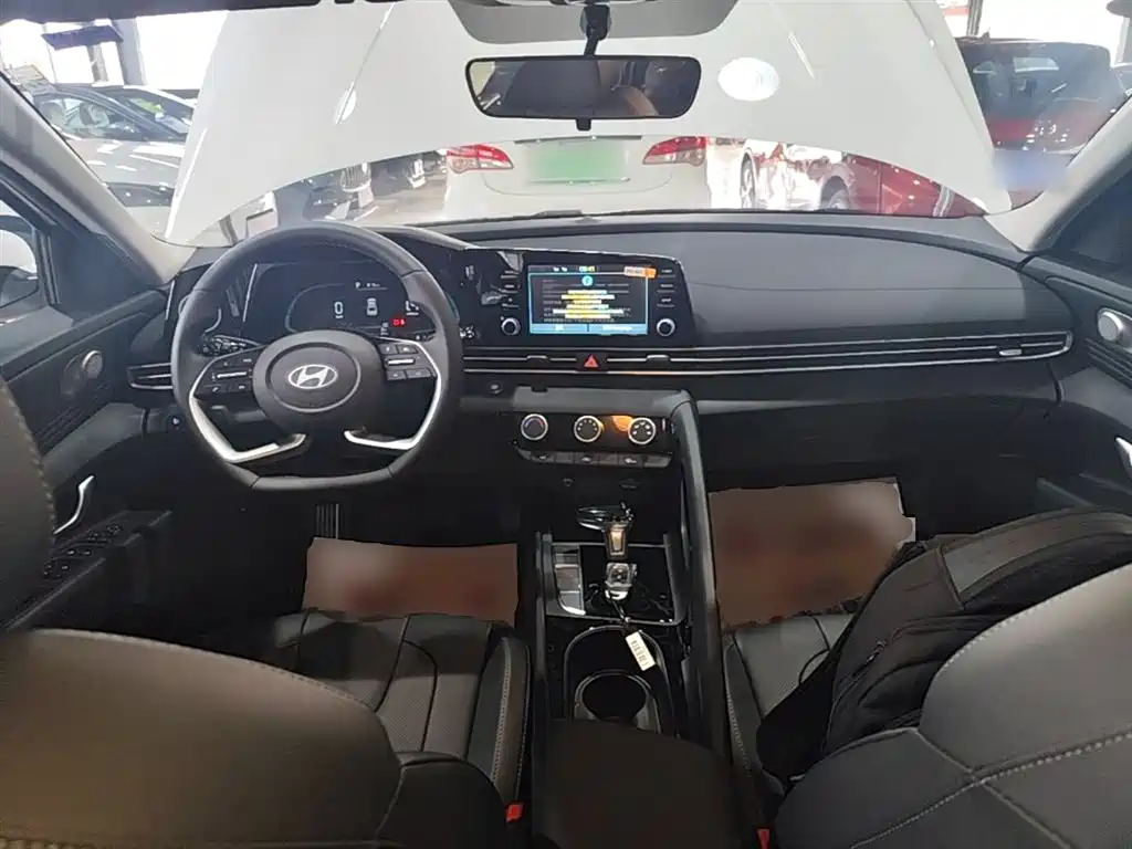 Hyundai Elantra 2023 1.5L CVT GLX Elite Edition фото 9