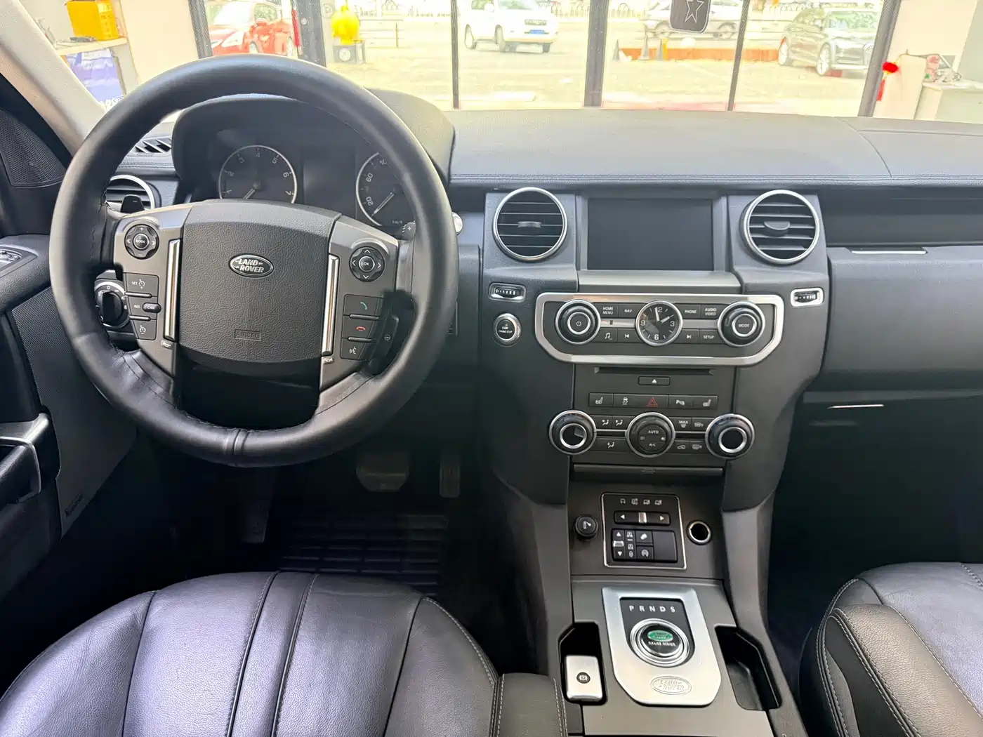 Land Rover Discovery 2016 3.0 SC V6 SE фото 13