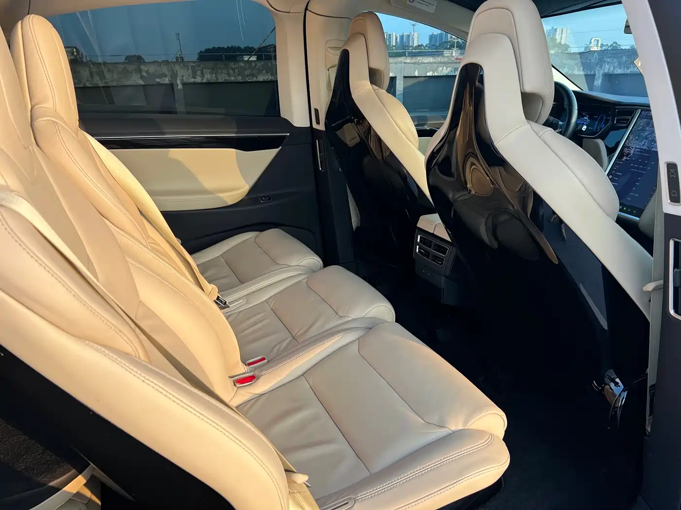 TESLA MODEL X