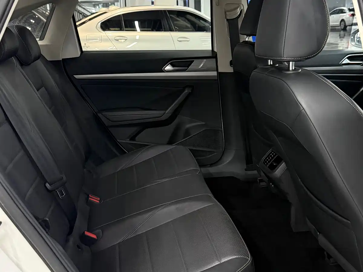 Volkswagen Lavida 2019 1.5L Automatic Comfort Edition China VI фото 5