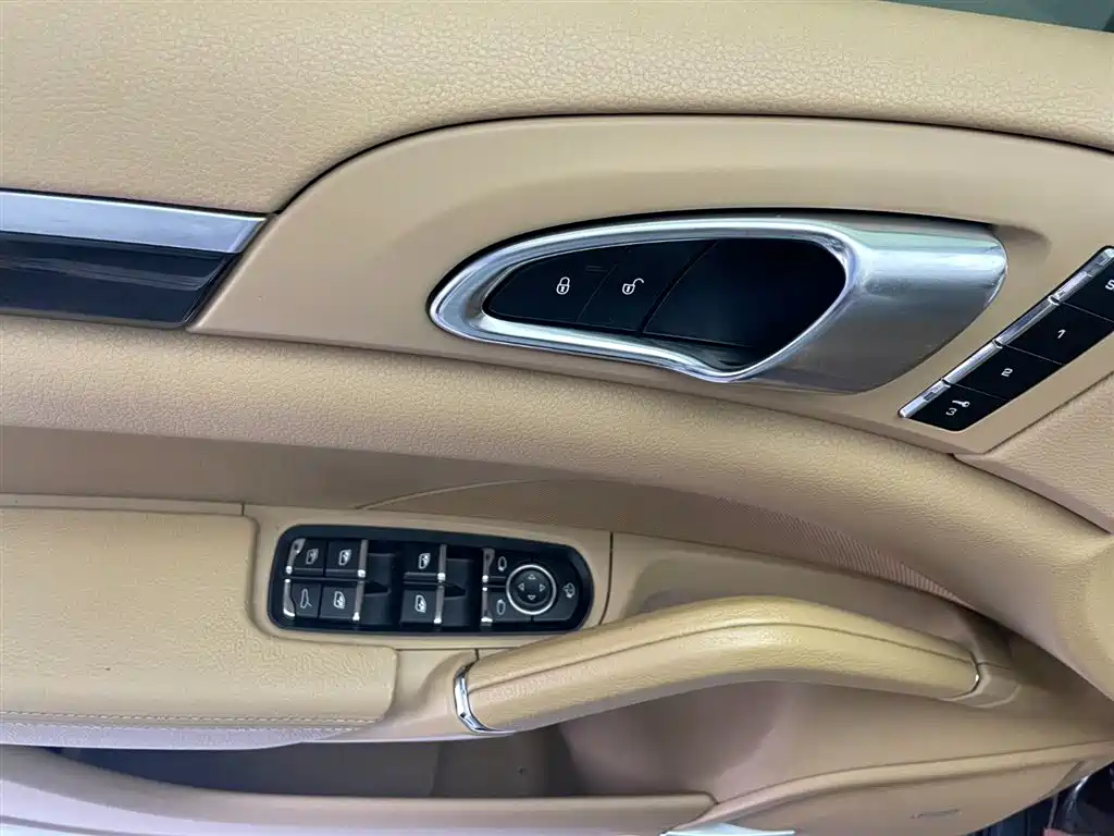 Porsche Cayenne 2011 Cayenne 3.0T фото 18