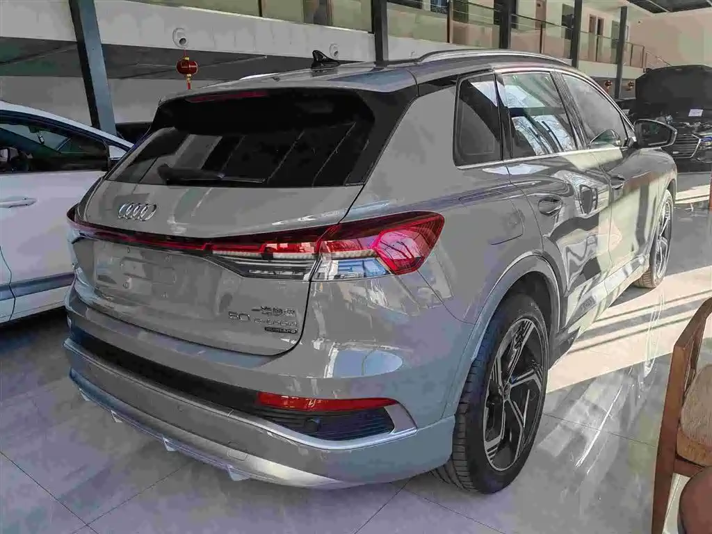 AUDI Q4 E TRON