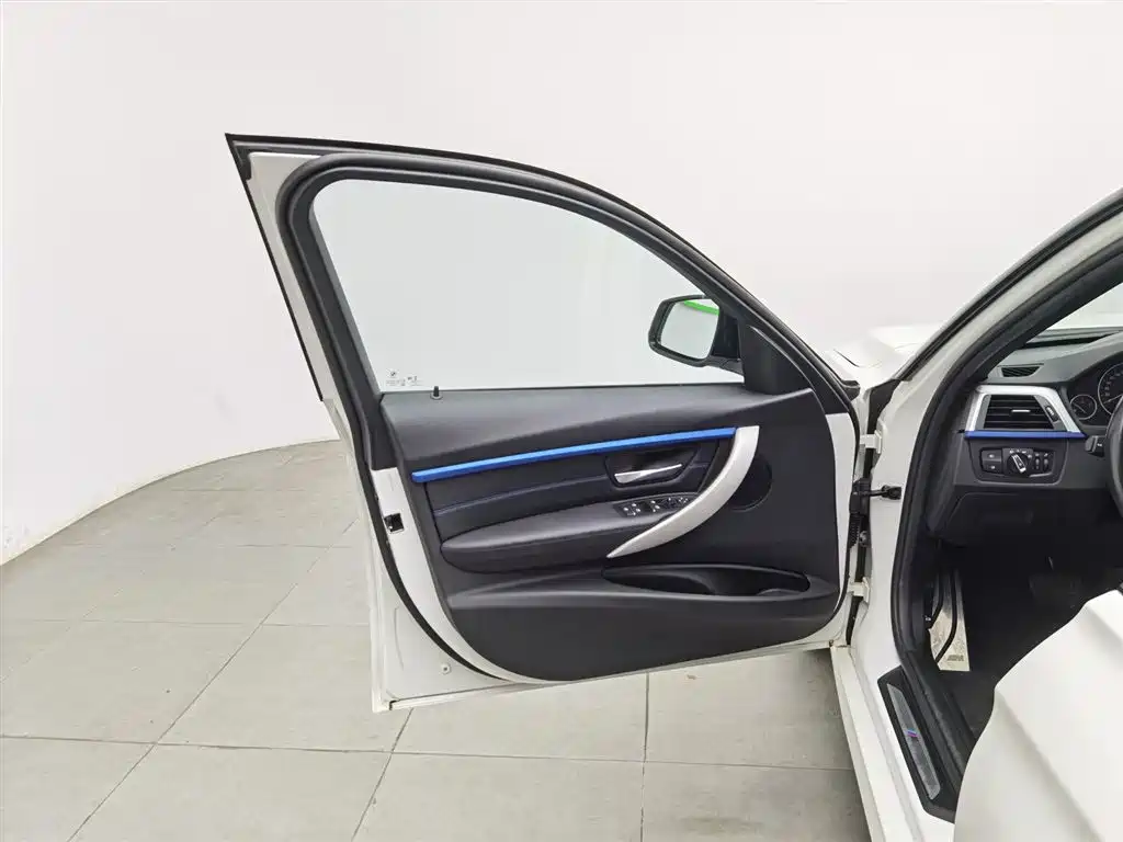 BMW 3 Series 2018 320i M Sport Package фото 8