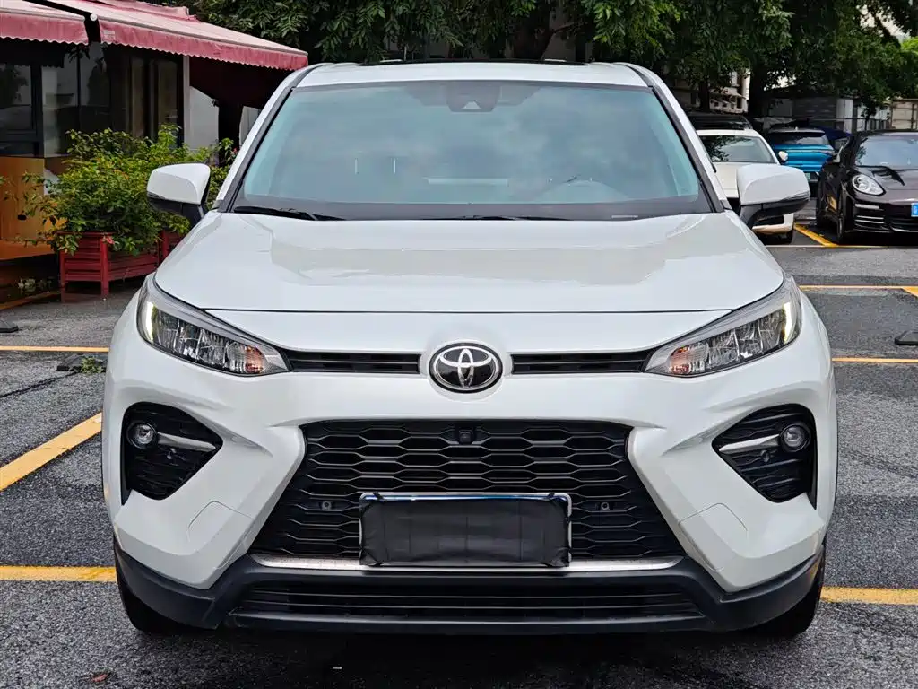 Toyota Wildlander 2022 2.0L CVT FWD Luxury PLUS Edition фото 2