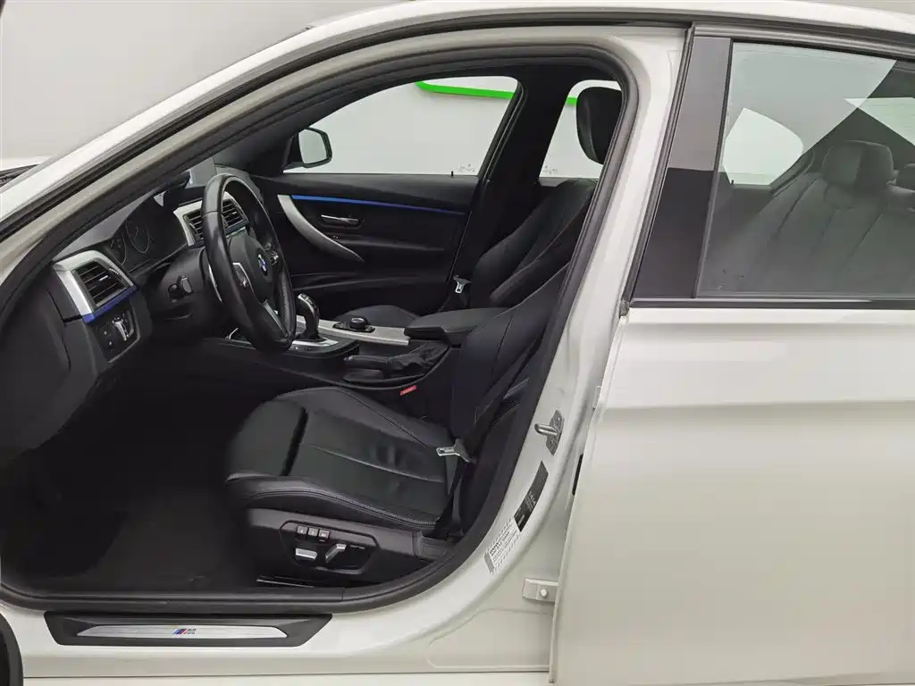 BMW 3 Series 2018 320i M Sport Package фото 10