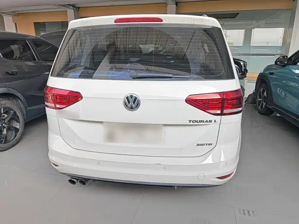Photo 6 - Volkswagen Touran
