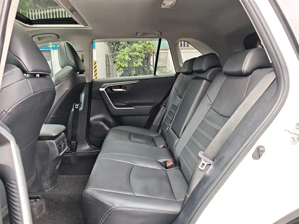 Toyota Wildlander 2022 2.0L CVT FWD Luxury PLUS Edition фото 23