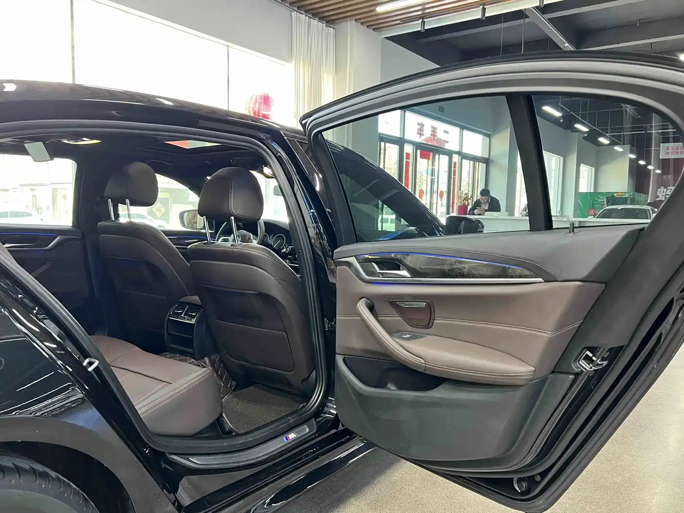 BMW 5 Series 2019 525Li M Sport Package фото 11
