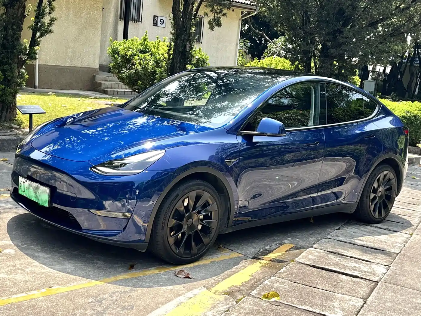 TESLA MODEL Y