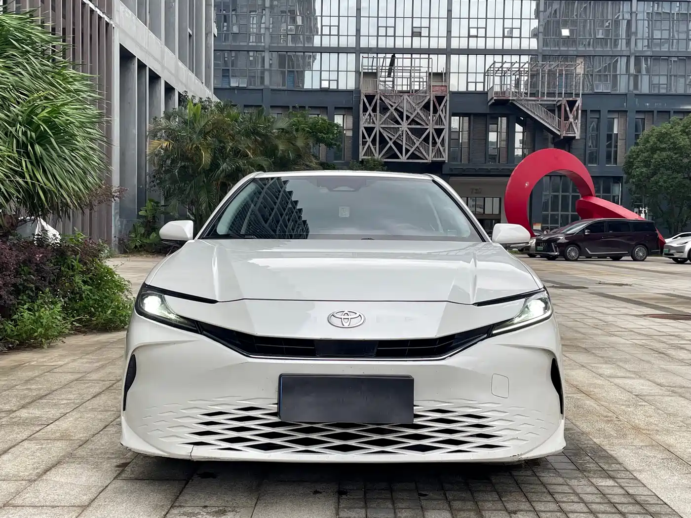 Toyota Camry 2024 Hybrid 2.0HGVP Luxury Edition фото 2