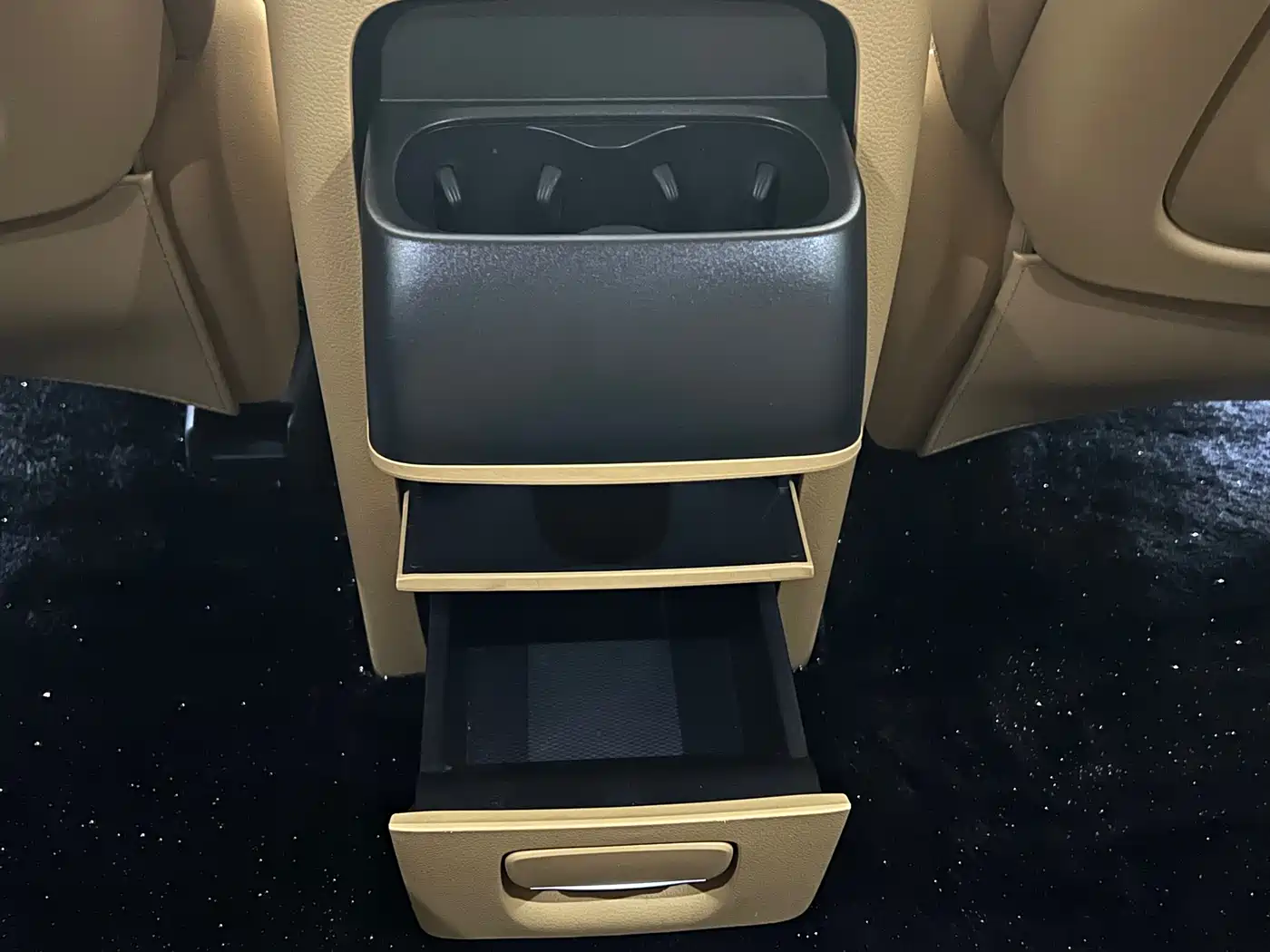 Voyah Auto Voyah Dreamer 2024 PHEV Extended Range Flagship Edition фото 19