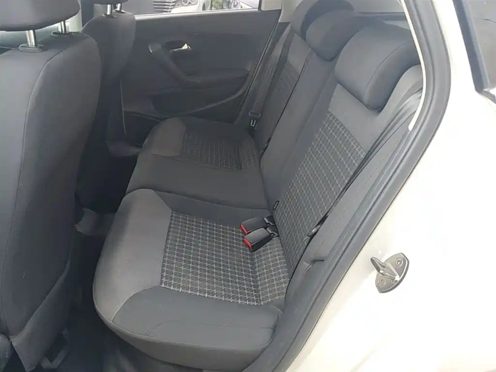 Volkswagen Polo 2016 1.6L Automatic Comfort фото 17