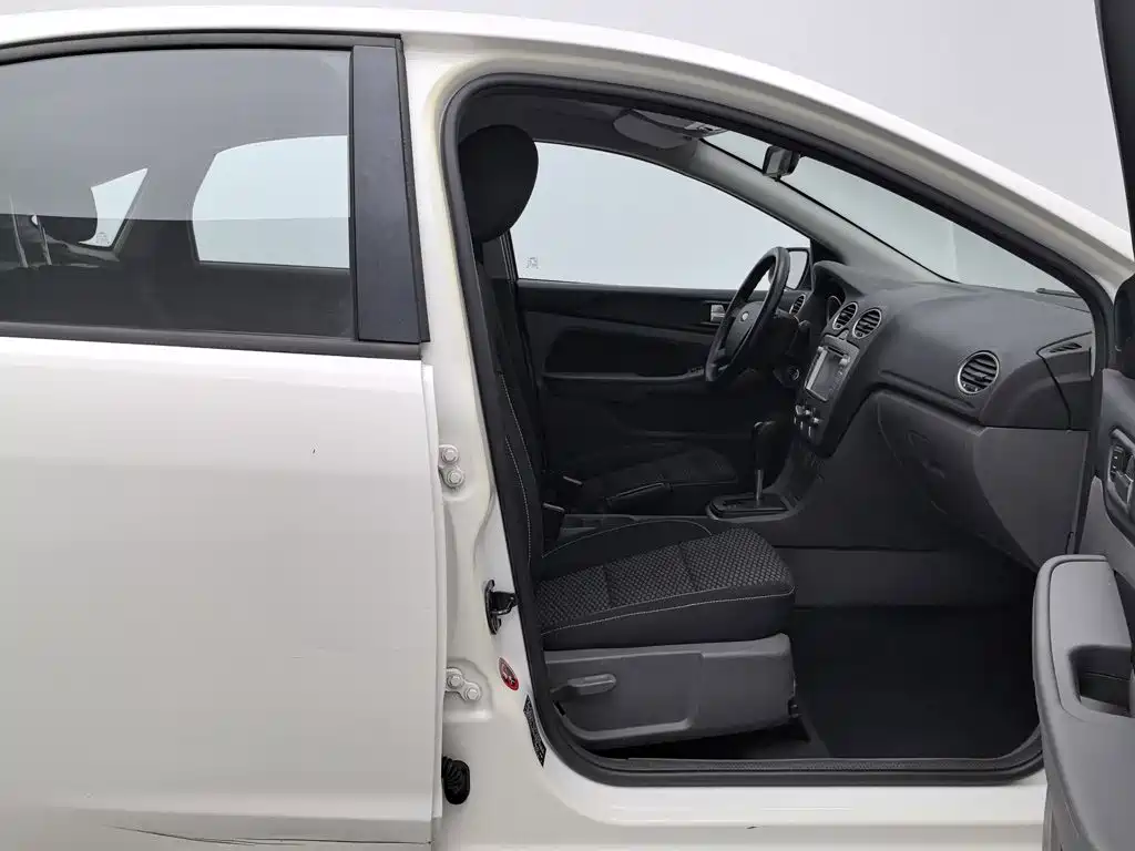 Ford Focus 2014 2013 Hatchback Classic 1.8L Automatic Base