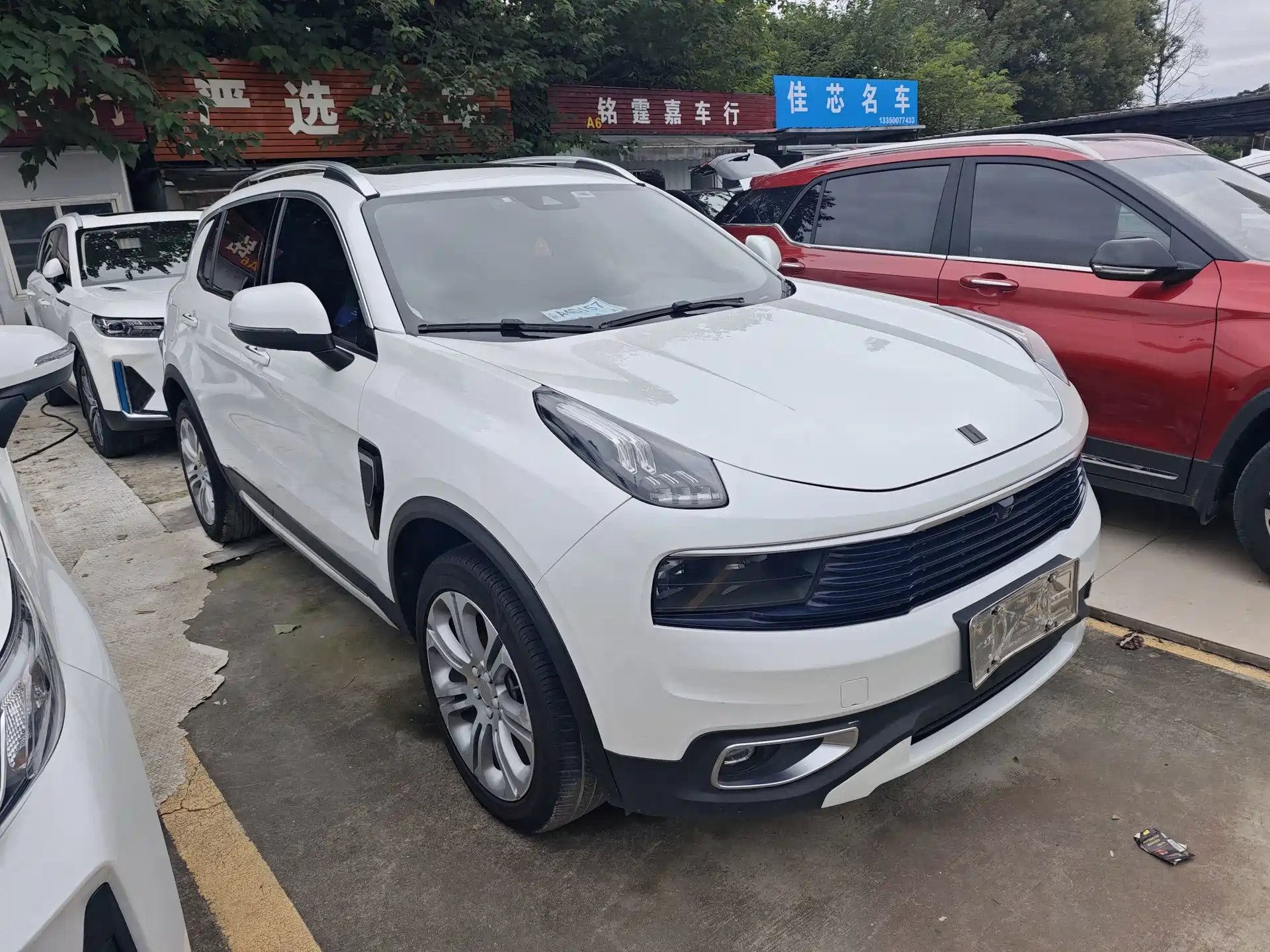 Фото 3 - Lynk & Co 01