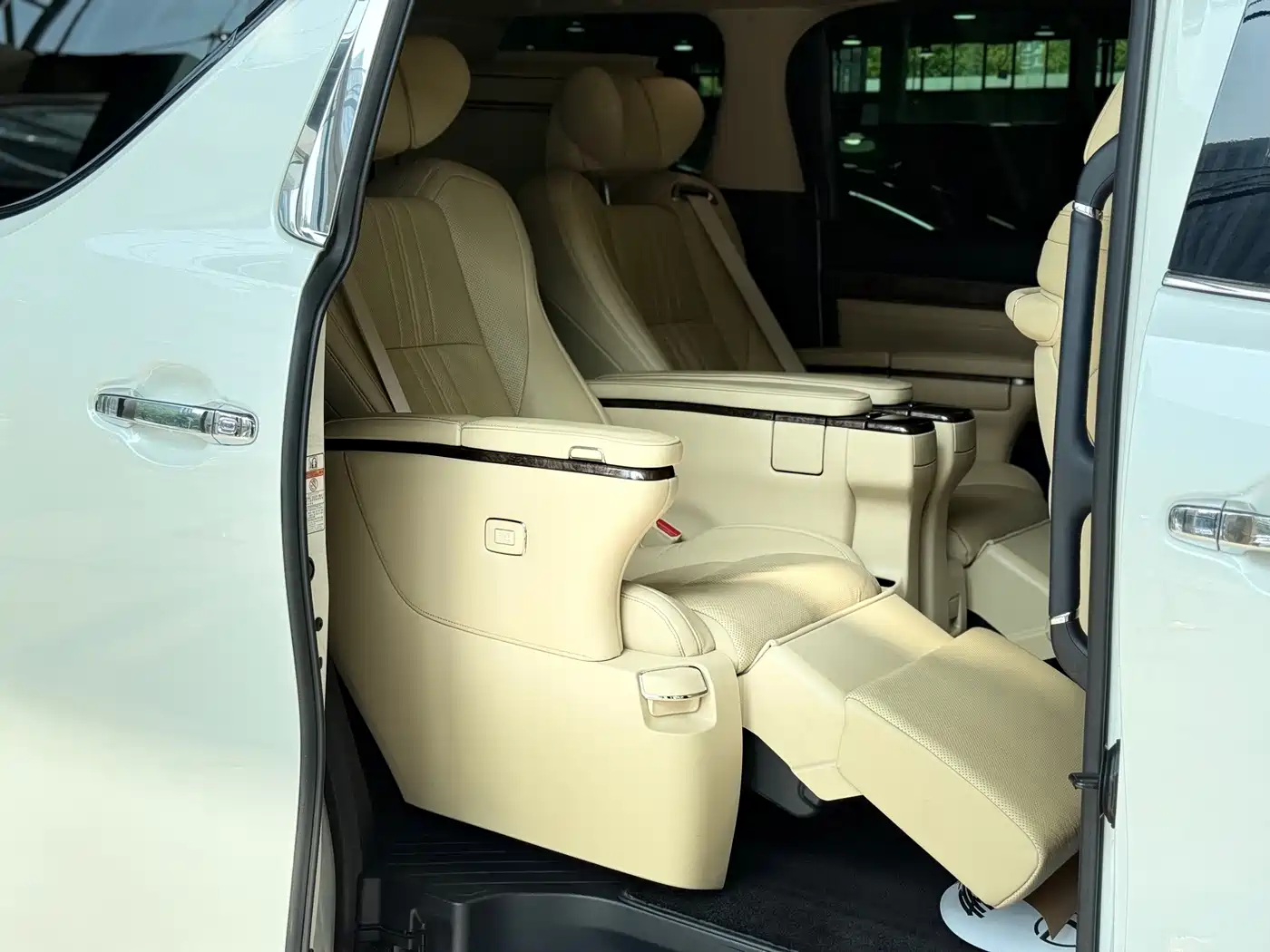 Toyota Vellfire 2021 2020 Twin Engine 2.5L HV Premium Edition
