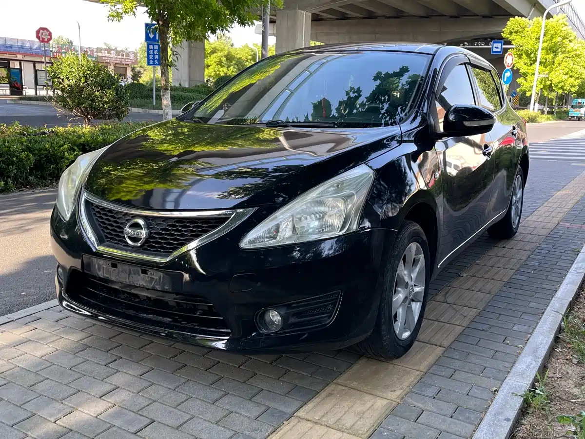  Nissan Tiida 2011 1.6L CVT Smart