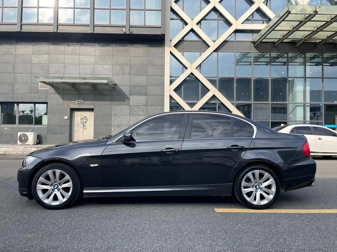 BMW 3 Series 2012 320i Luxury фото 4