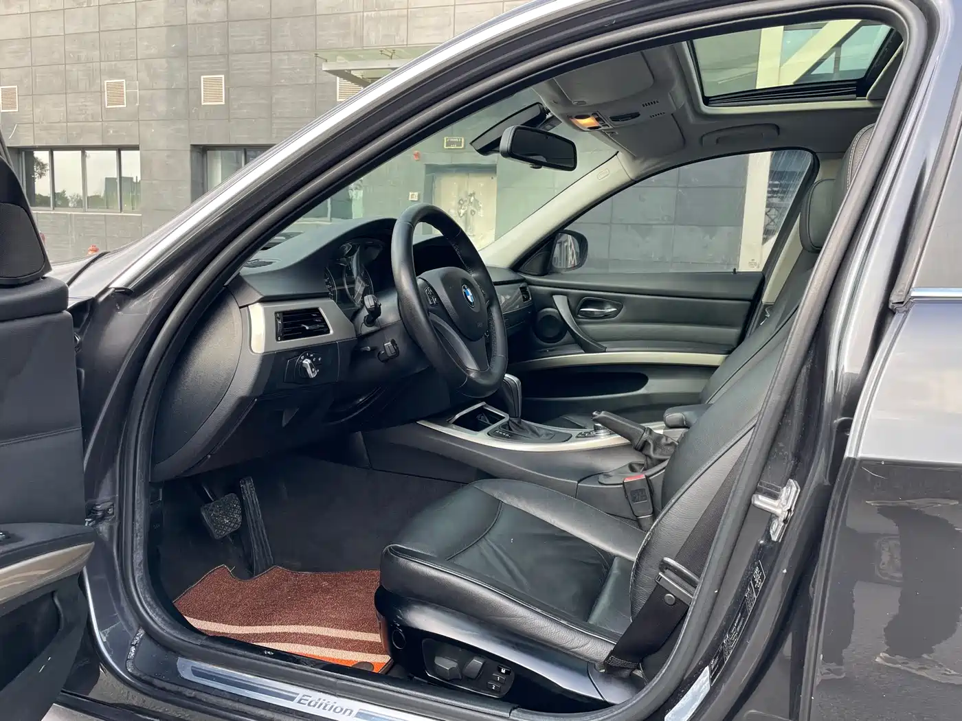 BMW 3 Series 2012 320i Luxury фото 5