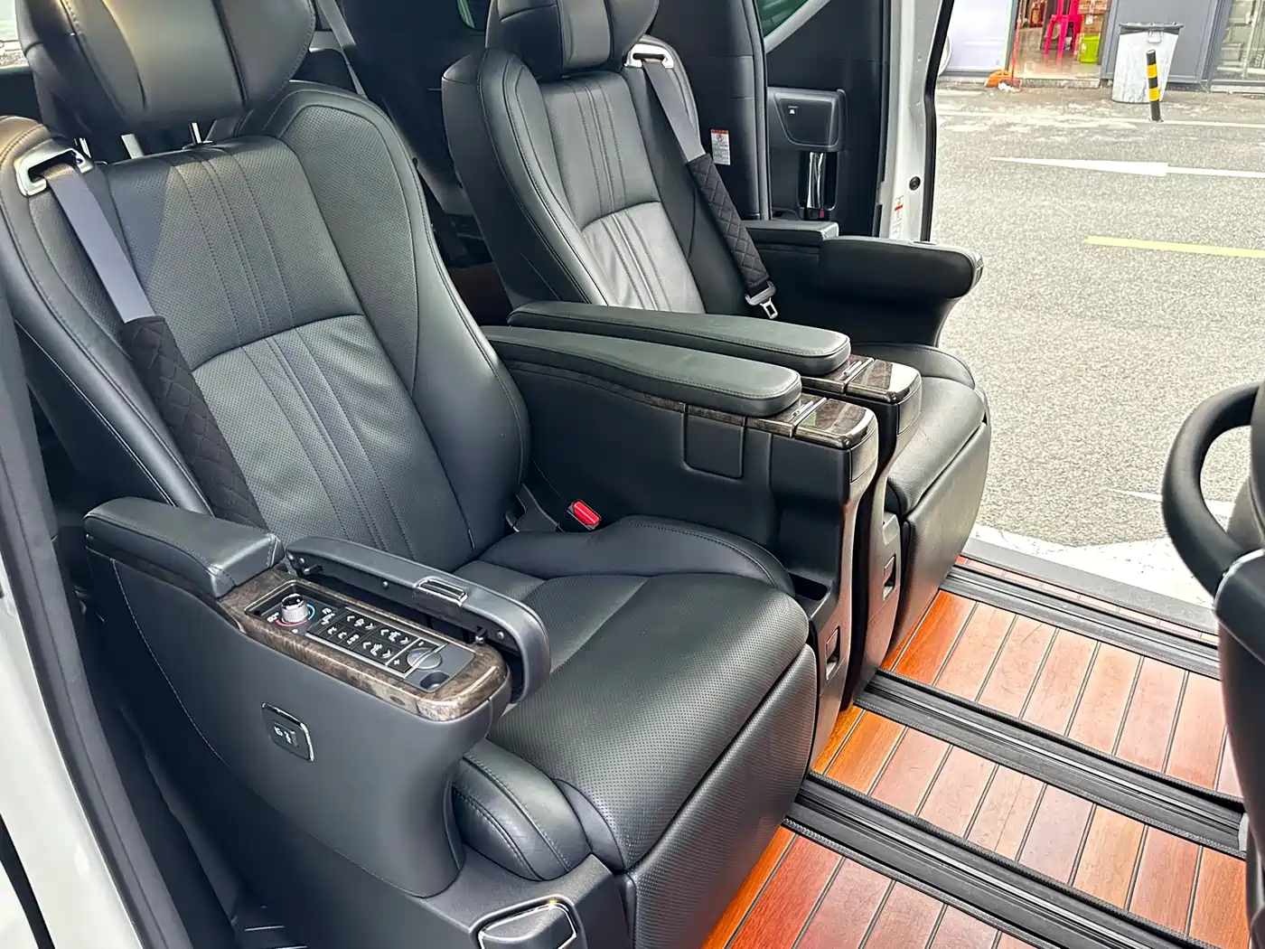 Toyota Alphard 2019 Hybrid 2.5L Premium Edition фото 13